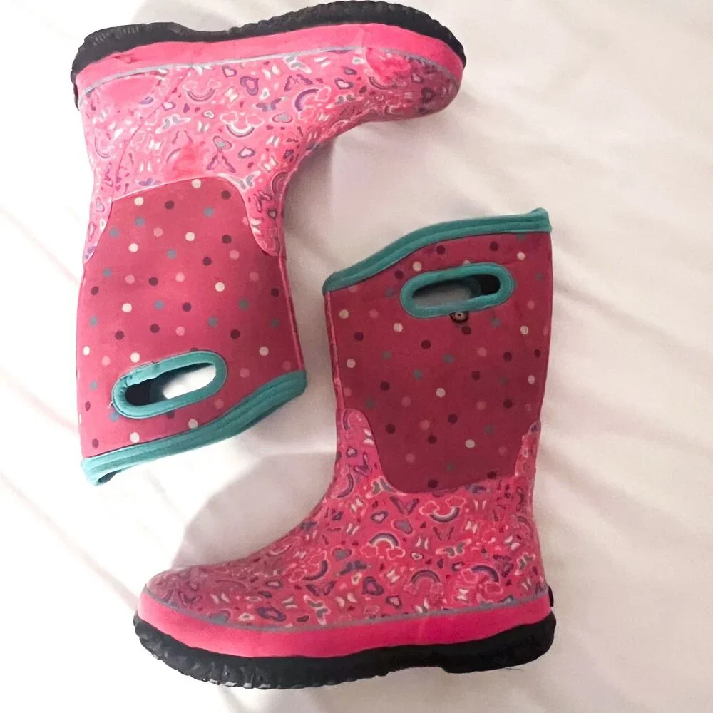 Bogs hearts/rainbows K Classic rain boots VGUC size 6 EU 39